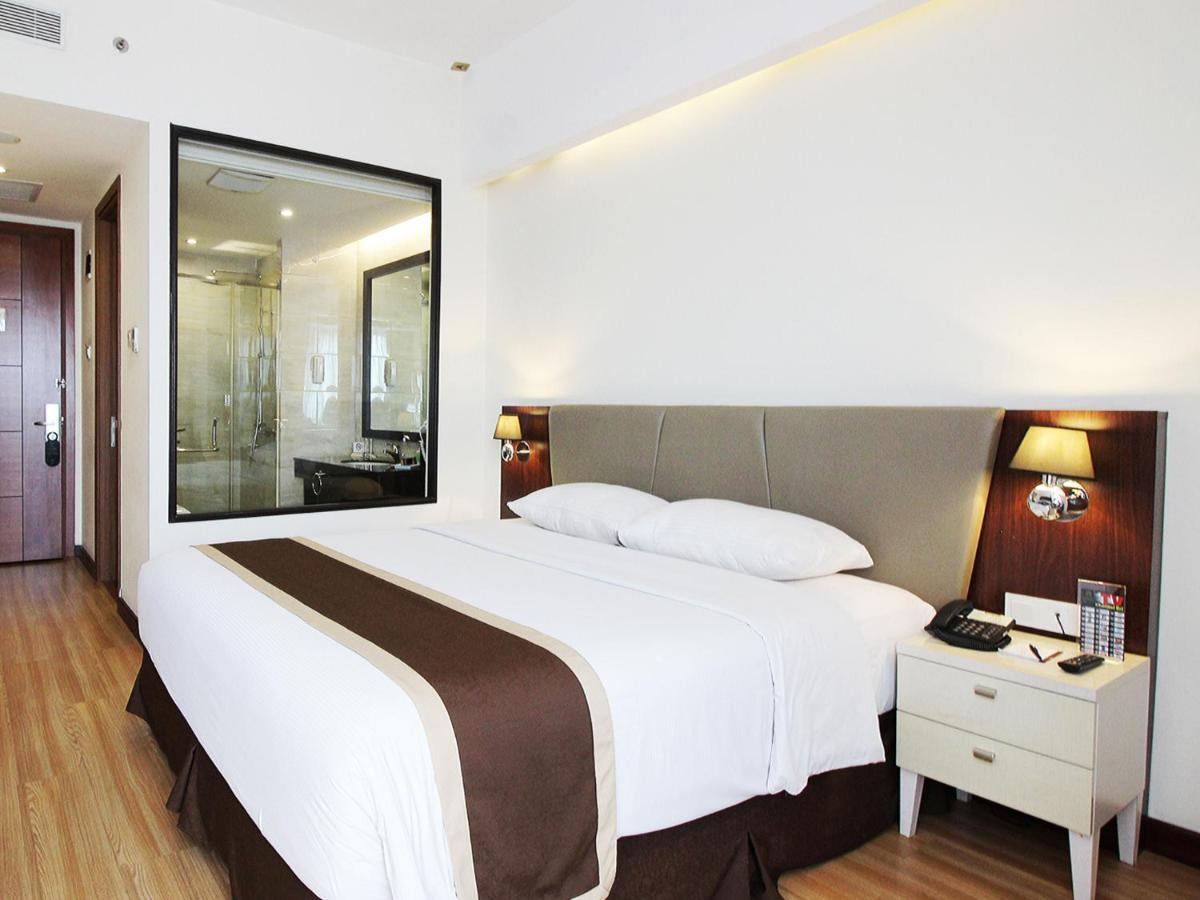 Java Palace Hotel Cikarang Exterior foto