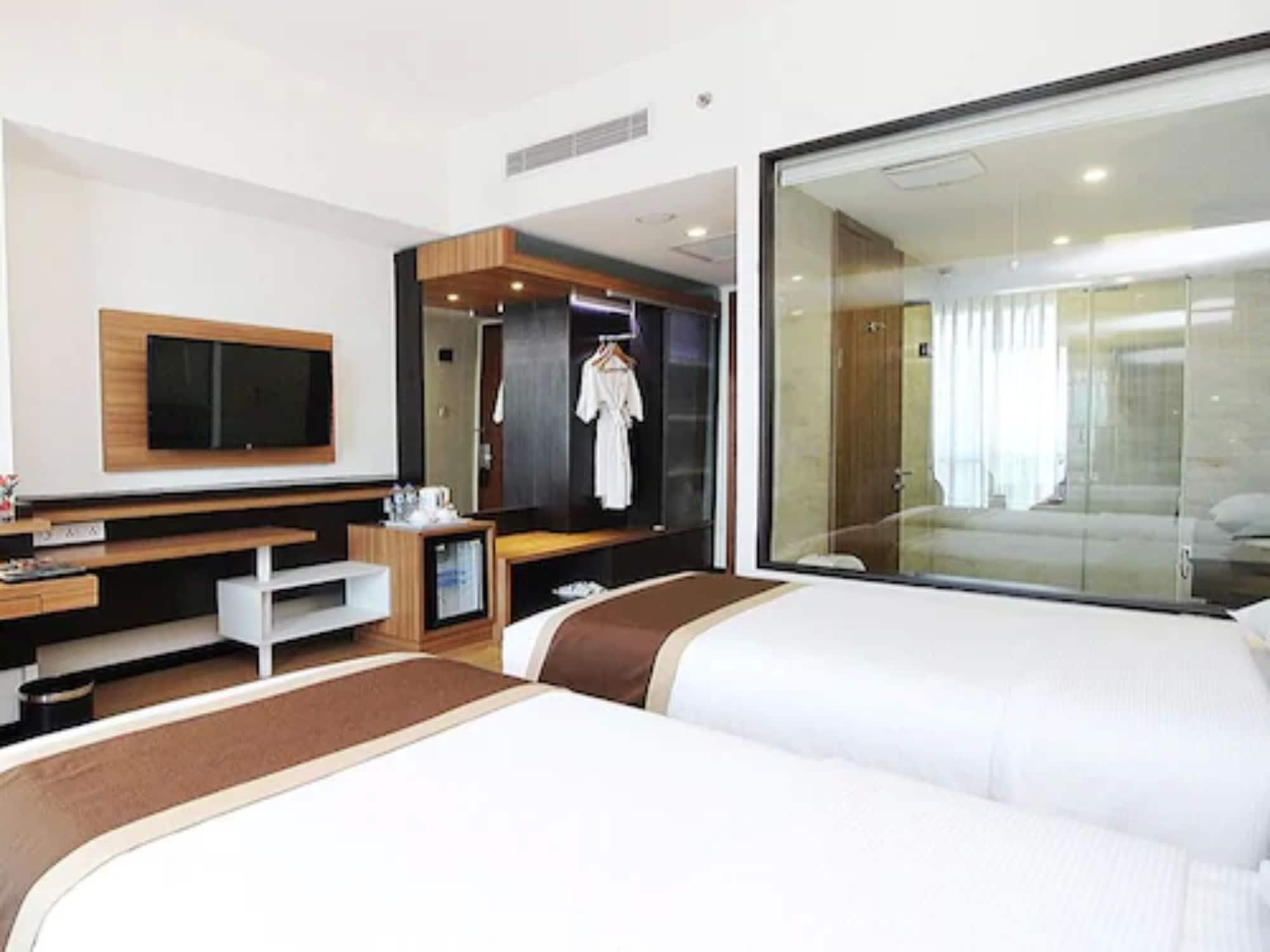 Java Palace Hotel Cikarang Exterior foto
