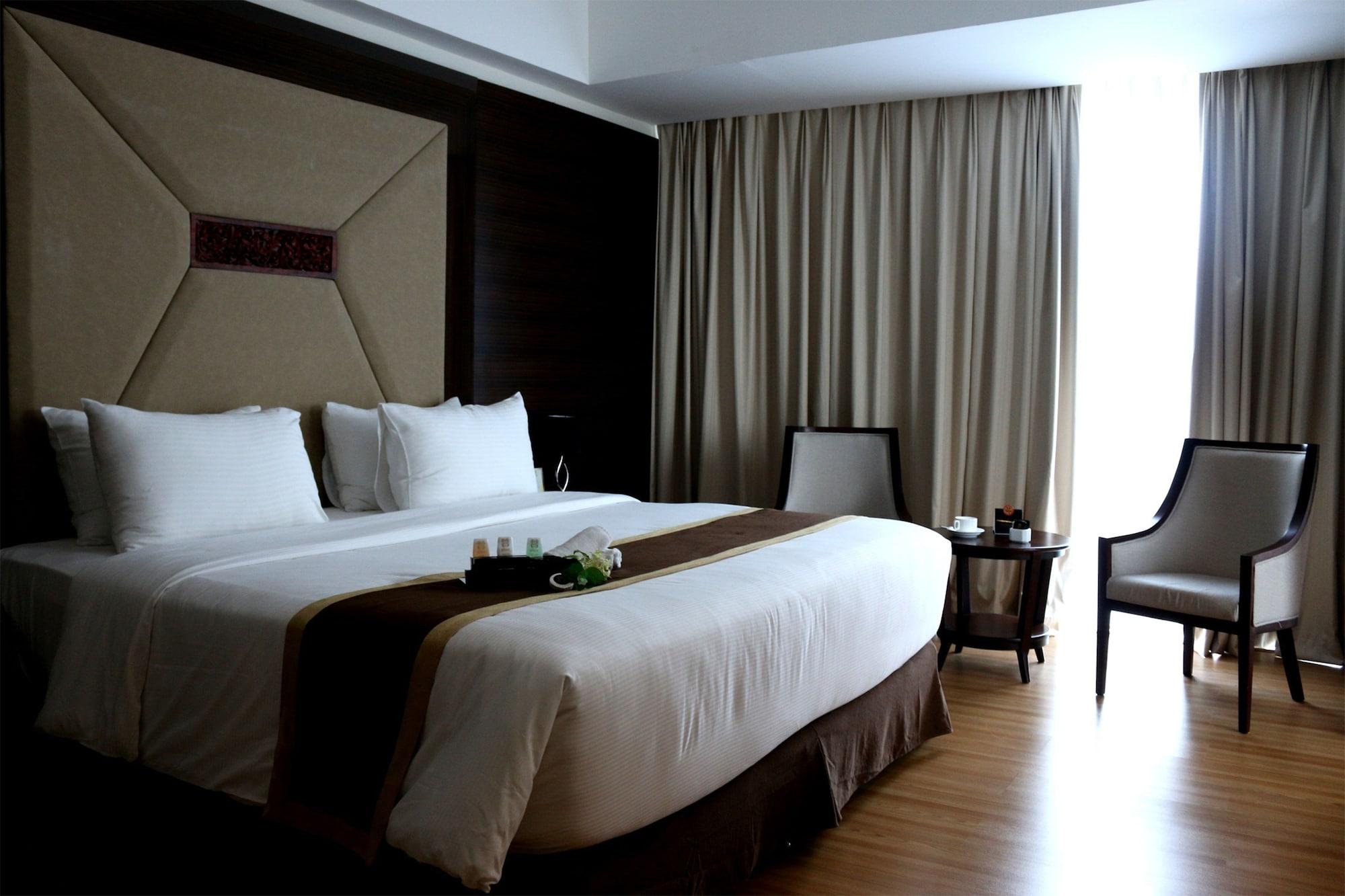 Java Palace Hotel Cikarang Exterior foto
